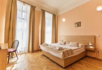 U Zlate Podkovy - At The Golden Horseshoe allows 18 year olds to book a room