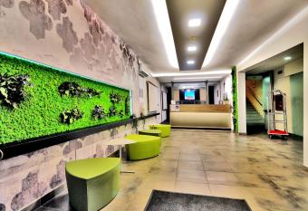 Hotel Nederland has Balcony rooms