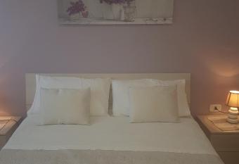 Iris B&B appartamenti has Balcony rooms