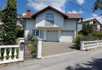 Apartmani Hr  ak has Balcony rooms