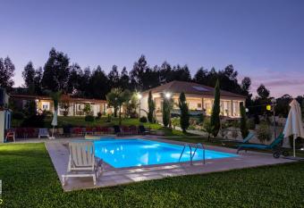 Alojamento Costa & Dias has Balcony rooms