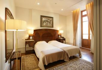 Hotel Ibn-Arrik has Balcony rooms