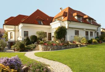Landhaus Luka has Balcony rooms