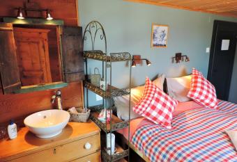 La Demeure des Elfes has Balcony rooms