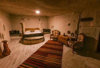Mia Cappadocia Cave Hotel has rooms with a private hot tub