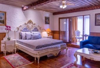 Hansa Hotel allows 18 year olds to book a room