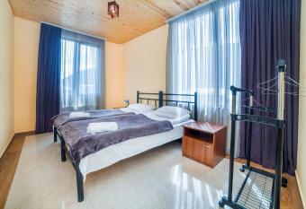 Guest House Gallery has Balcony rooms