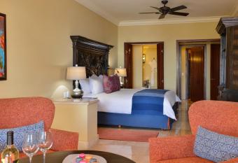 Pueblo Bonito Sunset Beach Resort & Spa has Balcony rooms