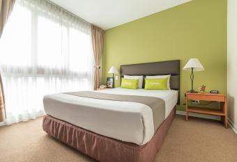 La Paz Apart Hotel allows 18 year olds to book a room