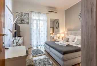 Welcome Luxury Center has Balcony rooms