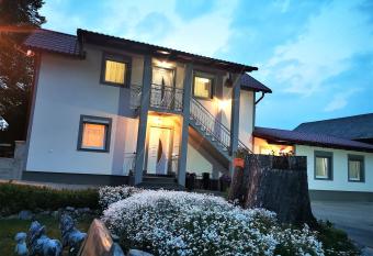 Guesthouse Samolov has Balcony rooms