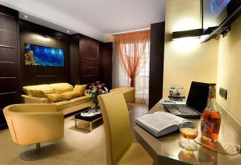 Hotel Imperial has rooms with a private hot tub