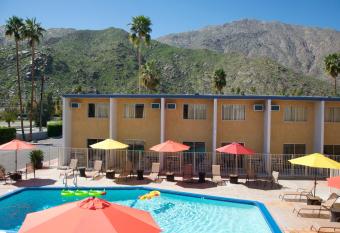 Delos Reyes Palm Springs has Balcony rooms