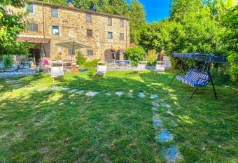 Guest House Antico Frantoio Pietrasanta Affittacamere allows 18 year olds to book a room