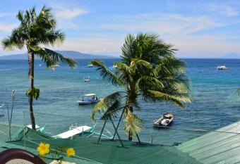 Captngreggs Dive Resort allows 18 year olds to book a room