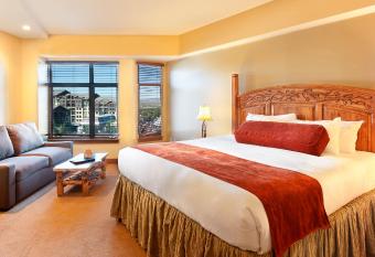 Sundial Lodge by Park City - Canyons Village has rooms with a private hot tub