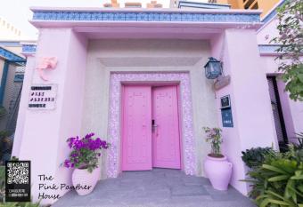 Vanke Shuangyue Bay Villa has rooms with a private hot tub