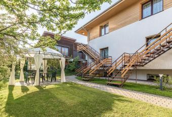   uv  dr   48 has Balcony rooms