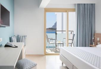 Zephyros has Balcony rooms