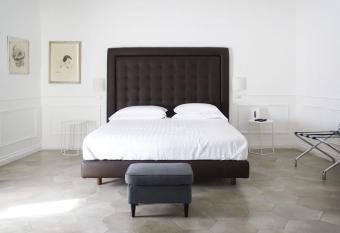 Palazzo Balsamo Suites allows 18 year olds to book a room