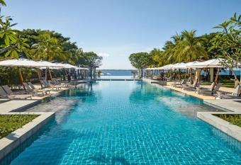 Crimson Resort and Spa - Mactan Island, Cebu has Balcony rooms