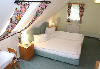 Pension - Alt - Strassgang allows 18 year olds to book a room