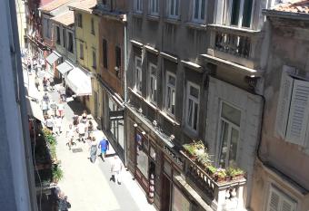 Pula Center Old Town Apartments and Rooms allows 18 year olds to book a room