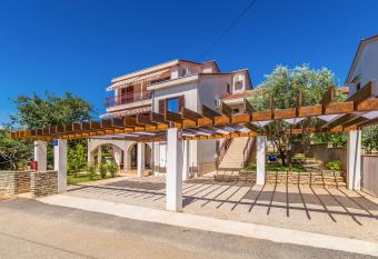 Apartments Bali   - Pinezi  i, Krk has Balcony rooms