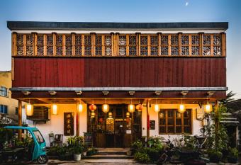 Begonia Flowers Guesthouse has Balcony rooms
