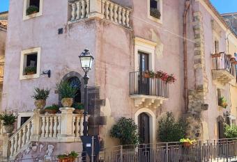 B&B Santapau Charme Living has Balcony rooms