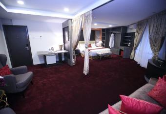 Al Khatiri Hotel has Balcony rooms