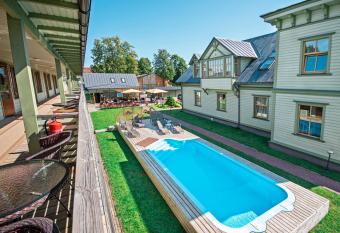 Kurgo Villa self check-in hotel allows 18 year olds to book a room