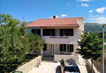Apartments Mocici has Balcony rooms
