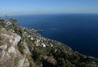 A due passi dalla costiera has Balcony rooms