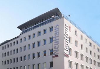 Hotel NeuHaus allows 18 year olds to book a room