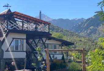 Dobri Dom has Balcony rooms