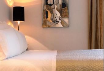 Aire De Ronda allows 18 year olds to book a room