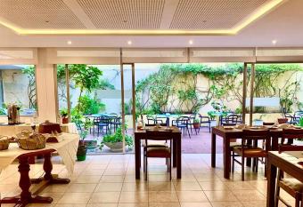 Hotel Alhambra has Balcony rooms