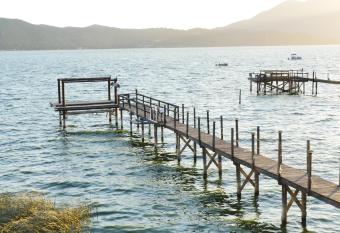 Bungalow on the lake has Balcony rooms