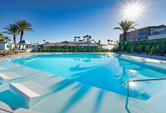 Canary Garden Club has Balcony rooms