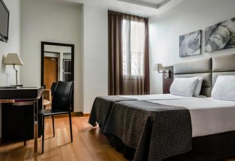 Eurostars Roma Aeterna has rooms with a private hot tub