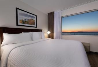 Hotel Rimouski allows 18 year olds to book a room