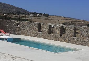 NikoRama House has Balcony rooms