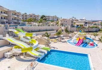 Venezia Resort Hotel has rooms with a private hot tub