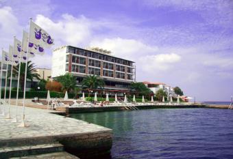 Spetses Hotel has Balcony rooms