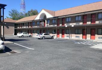 Red Carpet Inn Norwalk has Smoking/Balcony rooms