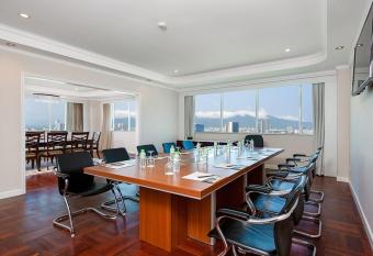 Muong Thanh Luxury Song Han Hotel has rooms with a private hot tub