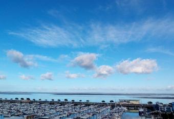 Comme dans un phare allows 18 year olds to book a room