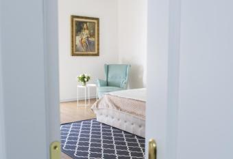 I Borbone has Balcony rooms