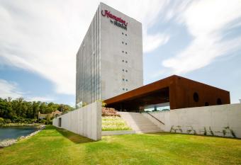Hampton By Hilton Montevideo Carrasco has Balcony rooms